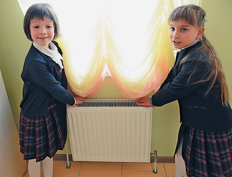 Діти очікують тепла і в школах, і в домівках. Фото Володимира ЗAЇКИ