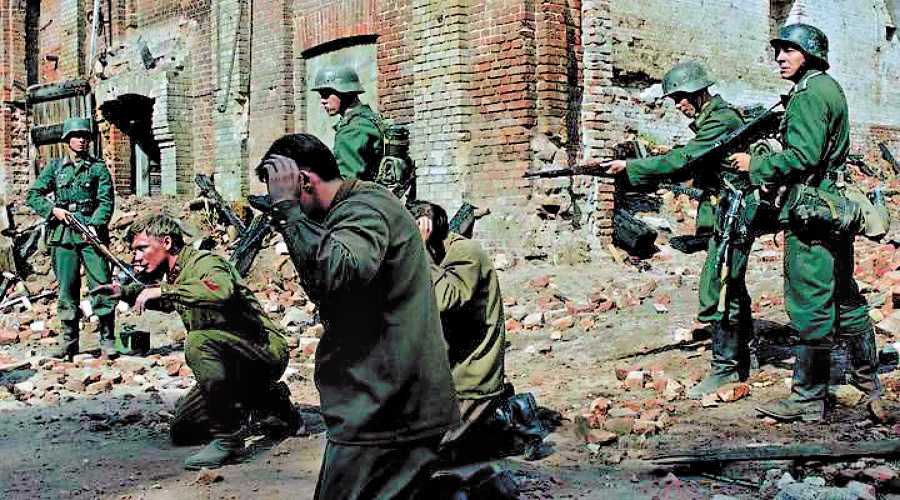 Не дуже віриться, що між «доблесними» вояками вермахту і «поганими» карателями з гітлерівських спецслужб є велика різниця, хоч автори фільму обстоюють саме таку версію. Фото з сайту kinsburg.ru