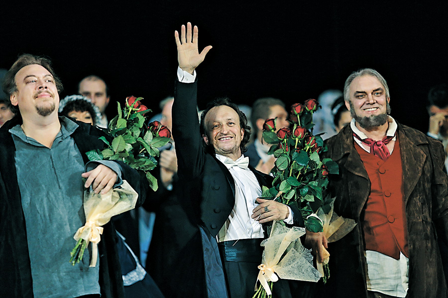 Тріумф маестро (у центрі) після прем’єри «Летючого Голландця». Фото автора