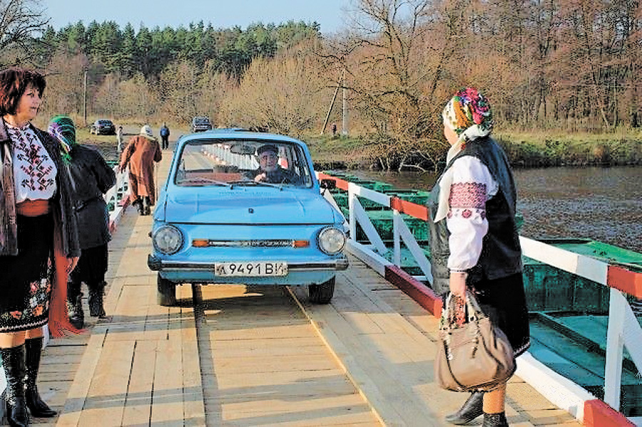 Між селами Новомиколаївка і Воробіївка, які є однією територіальною громадою, відкрили понтонний міст через річку Південний Буг. Фото надане автором
