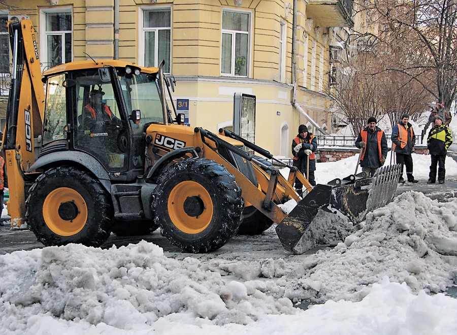 Снігоочисна техніка не повинна підвести. Фото Oлександра ЛЕПЕТУХИ