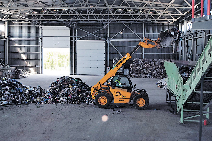Щороку в Україні утворюється 13 мільйонів тонн відходів, тож переробляти є що. Фото з сайту vse.rv.ua
