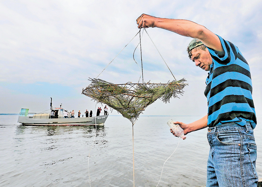 Гнізда для нересту риби — це ще один із заходів,  які сприяють збільшенню водних багатств. Фото Oлександра ЛЕПЕТУХИ