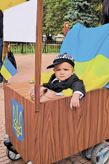 У таких креативних візочках обов’язково виростуть талановиті діти. Фото з сайту Луганської міської ради