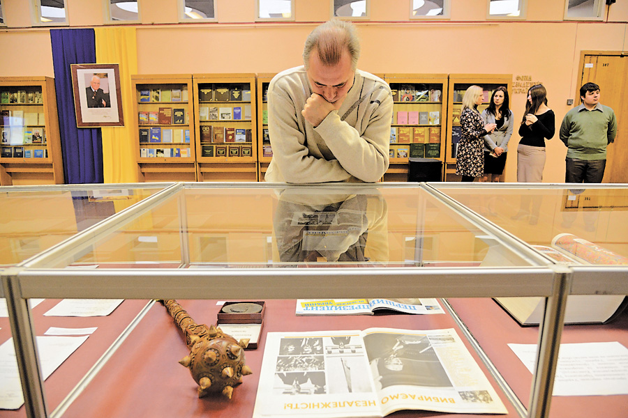Архівісти представили на виставці чимало унікальних документів,  які зазвичай приваблюють відвідувачів