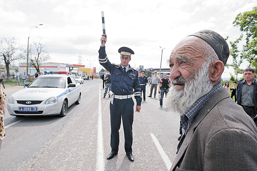 На батьківщині кримські татари дедалі частіше відчувають себе чужинцями. Фото Укрiнформу