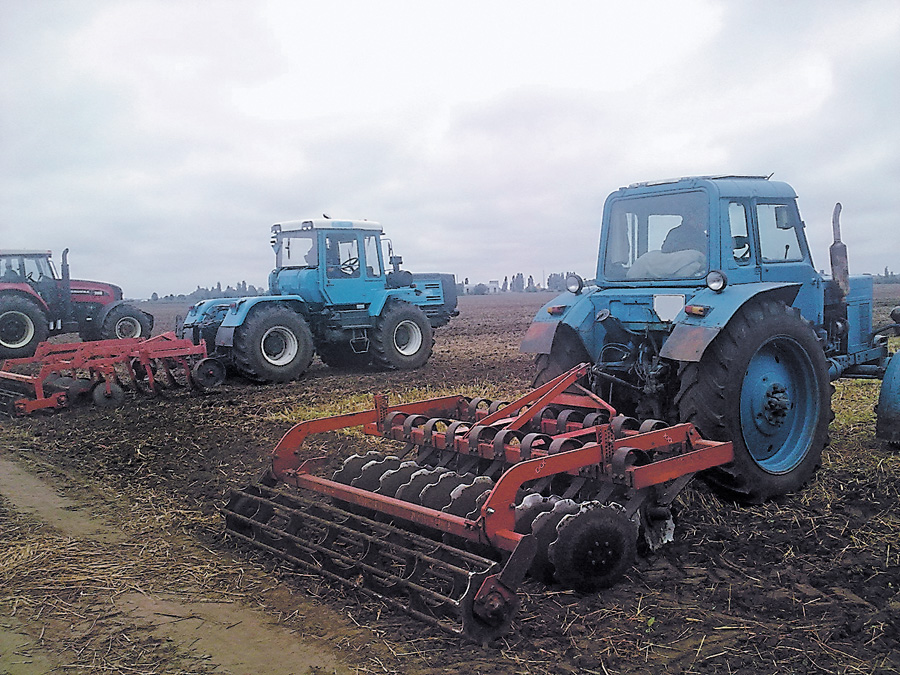 Нині завершується підготовка ґрунту під урожай наступного року. Фото з сайту zemlerobstvo.com