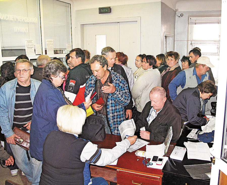 Держава гарантує соціальні виплати, але тим, хто зареєструвався на українській території. Фото Укрiнформу