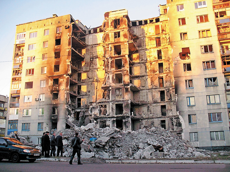 Хто допоможе мешканцям зруйнованого будинку в Лисичанську. Фото з сайту Луганської ОДА