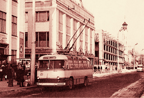 Тролейбуси стали найулюбленішим транспортом жителів міста. Фото автора