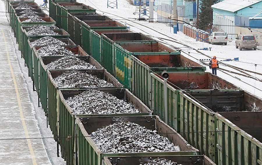 Тисячі вагонів з вугіллям, які Росія не пропускає через кордон, мали б значно покращити  ситуацію в енергетиці. Фото з сайту kor.ill.in.ua