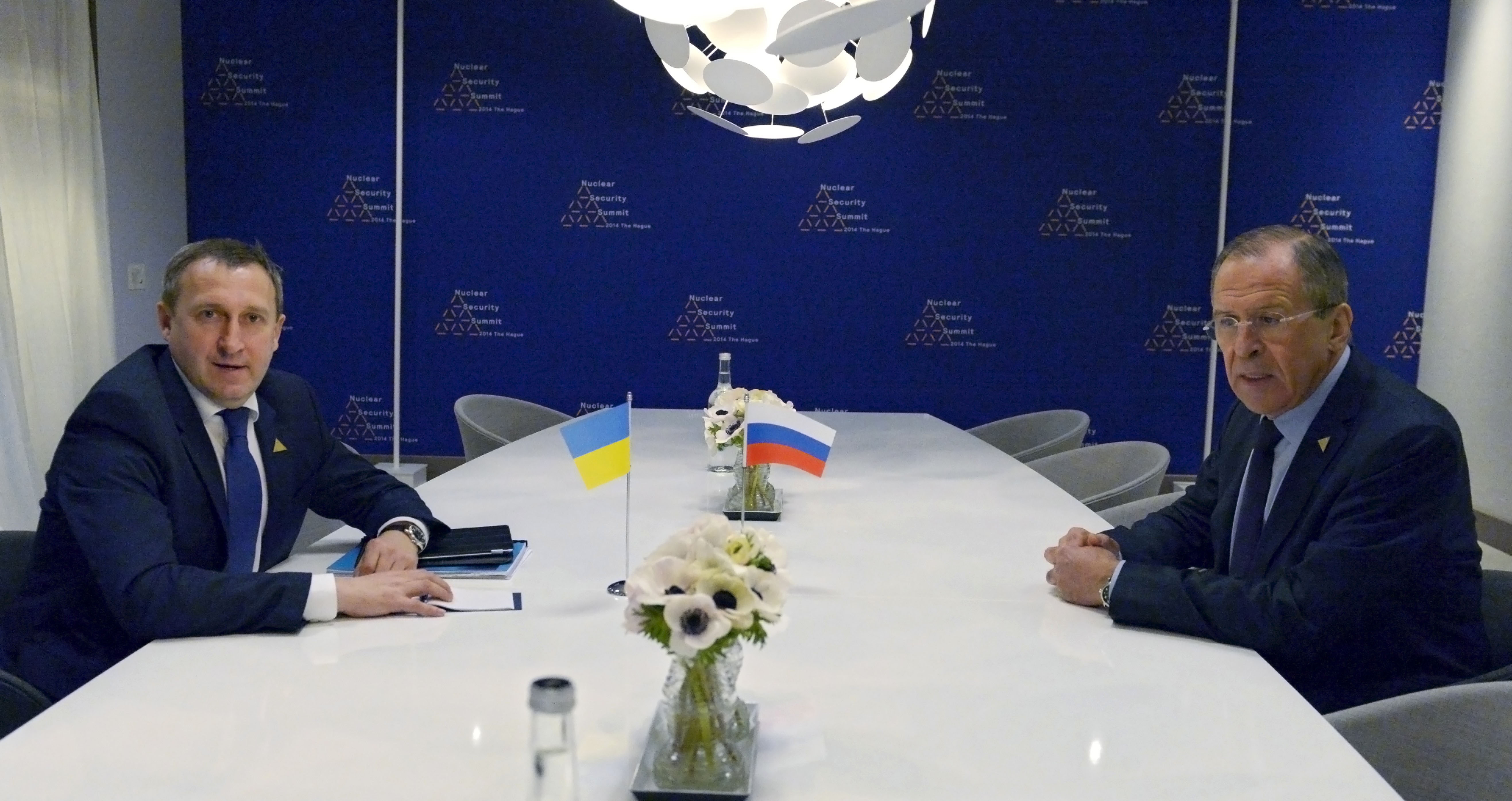 Це перша зустріч українського та російського дипломатів з часу,  коли Росія анексувала Крим. Фото Укрiнформу