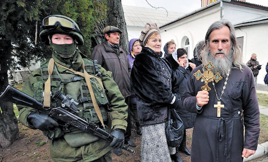 Переважна більшість кримчан виступає проти іноземної військової присутності. Фото з сайту theguardian.com
