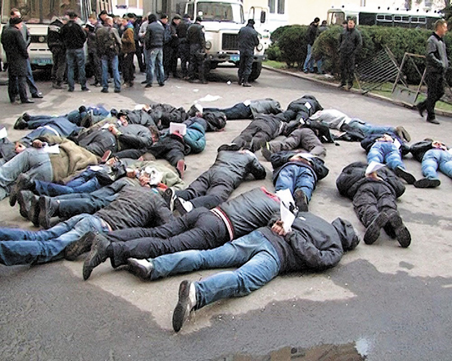 Сепаратисти таки спробували на смак українську землю. Фото з сайту dumskaya.net