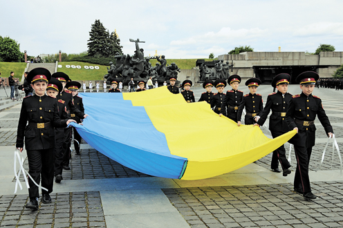 Київські кадети вчаться захищати Батьківщину. Фото Олександра ЛЕПЕТУХИ