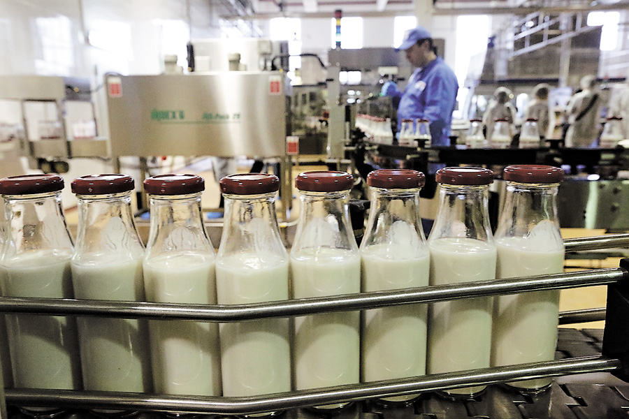 Надлишки молока з ринку зніме Аграрний фонд. Фото Oлександра ЛЕПЕТУХИ
