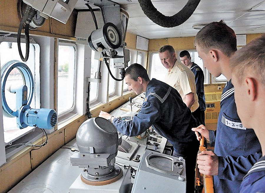 Майбутні моряки відшліфовують свої знання на практиці. Фото з сайту Міністерства оборони України