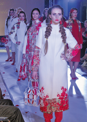 І повсякденно, і святково, і в народних традиціях — стильне вбрання з колекції «Народні барви» київського дизайнера Інни Ігнатевської. 