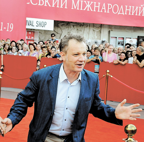 Одна з найяскравіших зірок V Одеського кінофесту — актор, режисер і шоумен георгій Делієв. Фото Укрiнформу