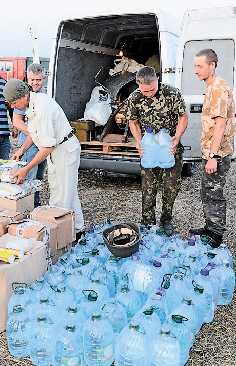 Волонтерська допомога надійшла до наших військових. Фото Володимира ЗAЇКИ