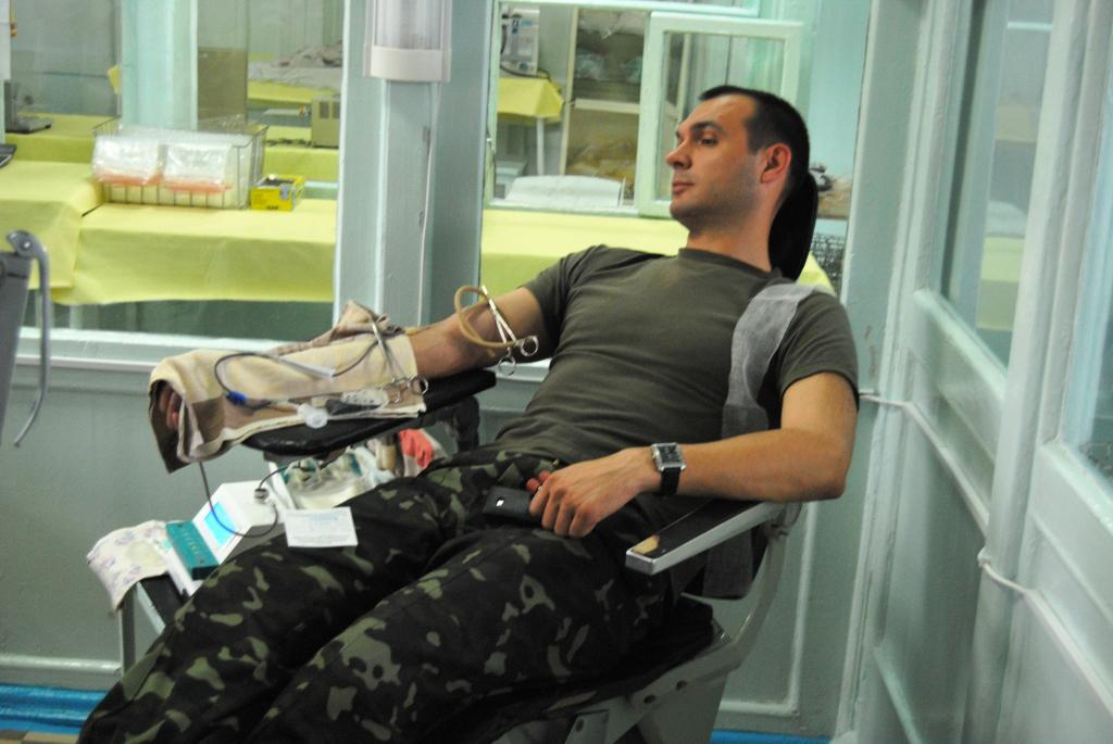Українці армії — кошти, військові хворим дітям — свою кров