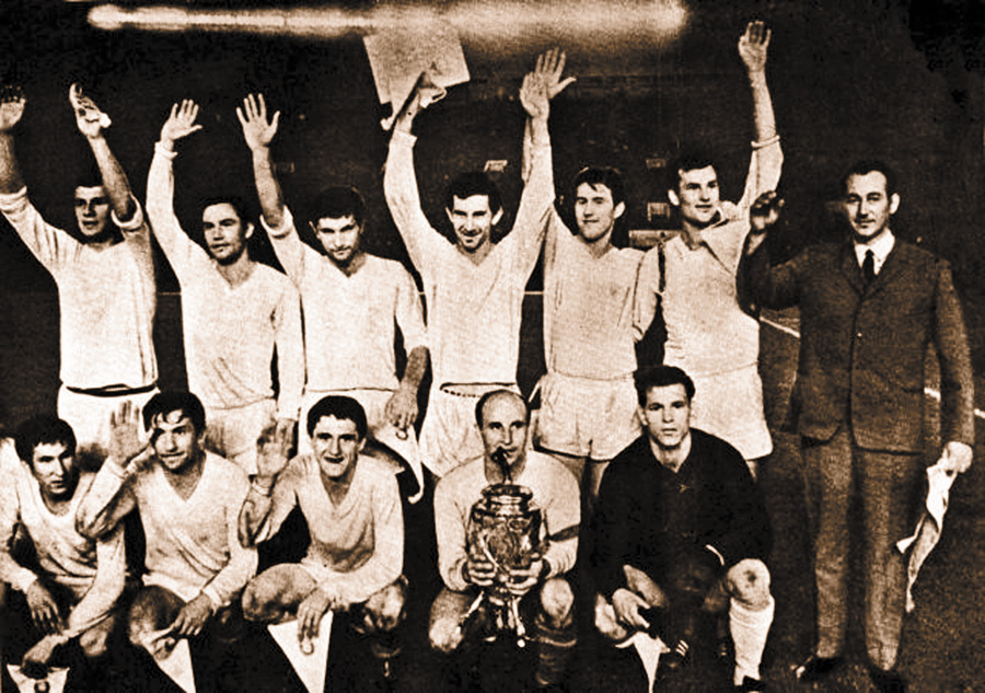Той самий український футбольний клуб «Карпати» — володар кубка СРСР. Фото надане автором