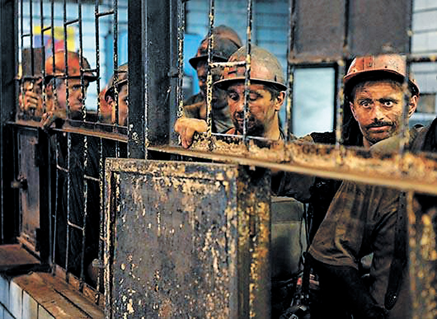 Видобуте в надзвичайно складних умовах нашими гірниками вугілля розкрадають сепаратисти. Фото з сайту ipress.ua
