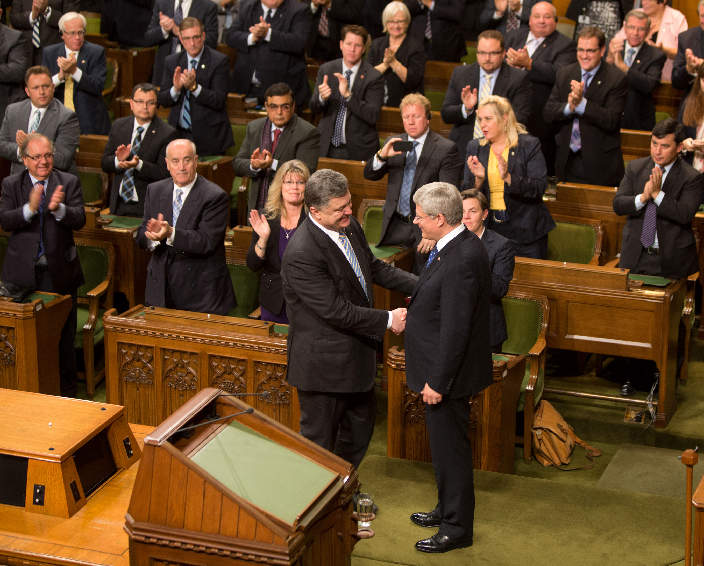 Канадський парламент зустрічав Петра Порошенка стоячи і оплесками. Фото Михайла МАРКІВА