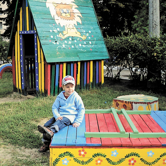 Пісочницю-коробочку можна використовувати і як поверхню для гри. Фото автора