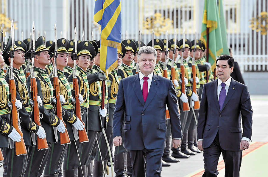 Петро Порошенко залишився задоволеним візитом до Туркменістану. Фото Миколи ЛАЗАРЕНКА