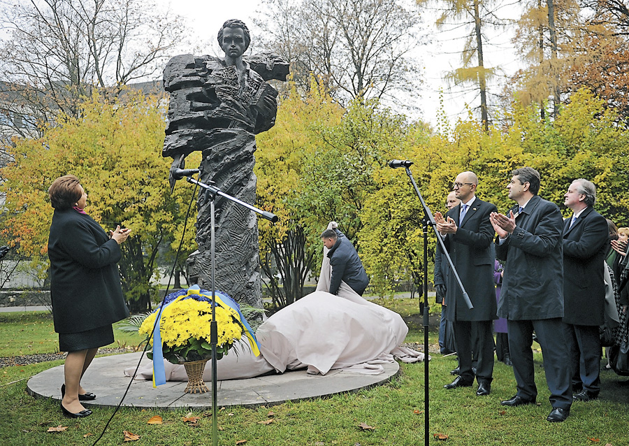 Столиця Латвії стала ще одним містом, де височіє пам’ятник великому Кобзареві. Фото з Урядового порталу