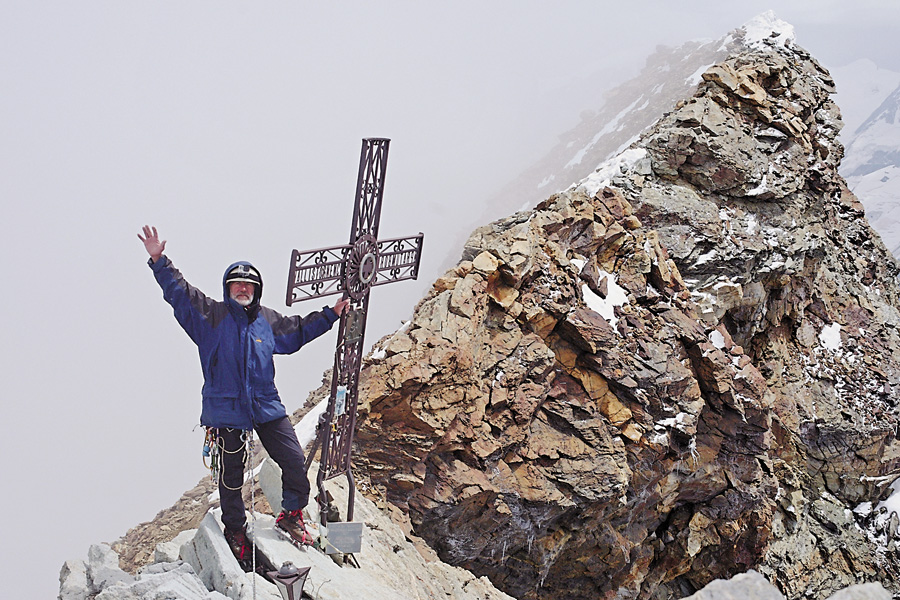 Альпініст Юрій Кравчук підкорив чимало вершин на всіх континентах, крім Антарктиди, а цьогоріч піднявся на Матергорн в Альпах. Фото надані автором