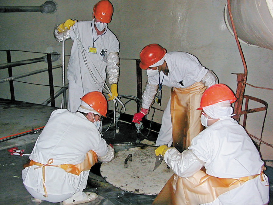 Ось така далеко не комфортна робота у працівників підприємств Чорнобильської зони відчуження. Фото надане автором