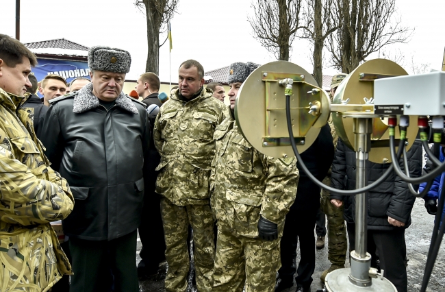 Ця нова техніка невдовзі вирушить до зони АТО. Фото з сайту president.gov.ua