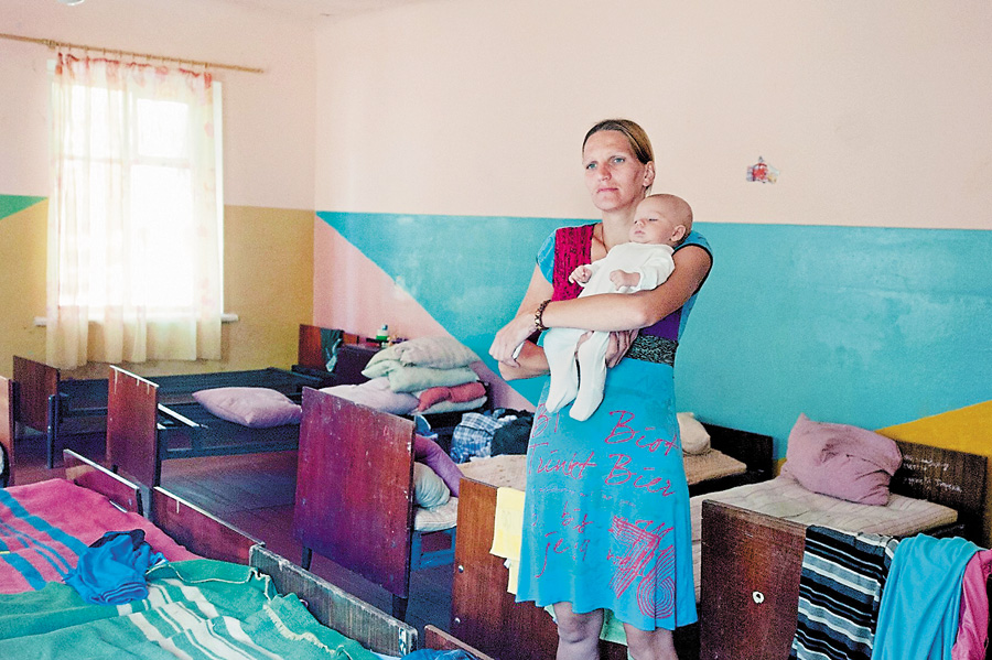 Переселенці сподіваються, що державної житлової виплати їм залишилось чекати недовго. Фото УНIAН