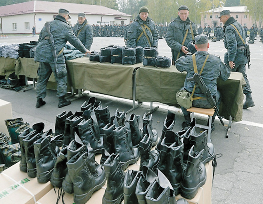 Без необхідного обмундирування не залишиться ніхто з мобілізованих. Фото з сайту wartime.org.ua