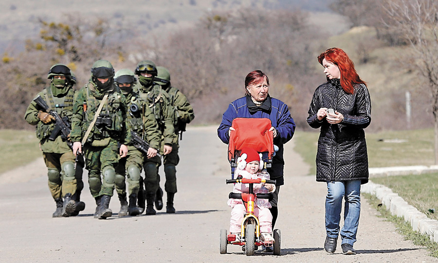 В усі часи озброєних зайд на чужій території називали бандитами. Фото з сайту day.kiev.ua