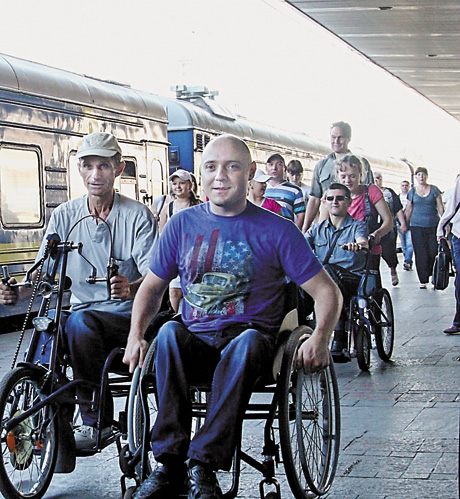 Переселенцям-інвалідам держава допоможе жити на новому місці. Фото з сайту mns.gov.ua