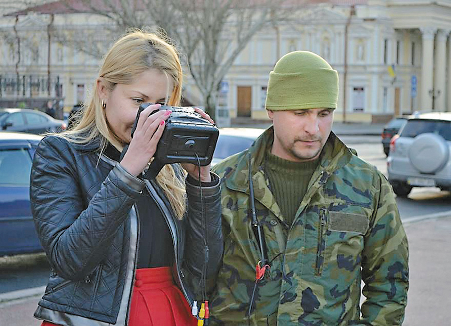 За тестуванням безпілотника спостерігає заступник голови облдержадміністрації Оксана Янішевська. Фото надані прес-службою Миколаївської облдержадміністрації