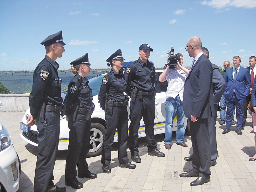Прем’єр наголошує: завдання держави — щоб нова поліція працювала у кожному місті