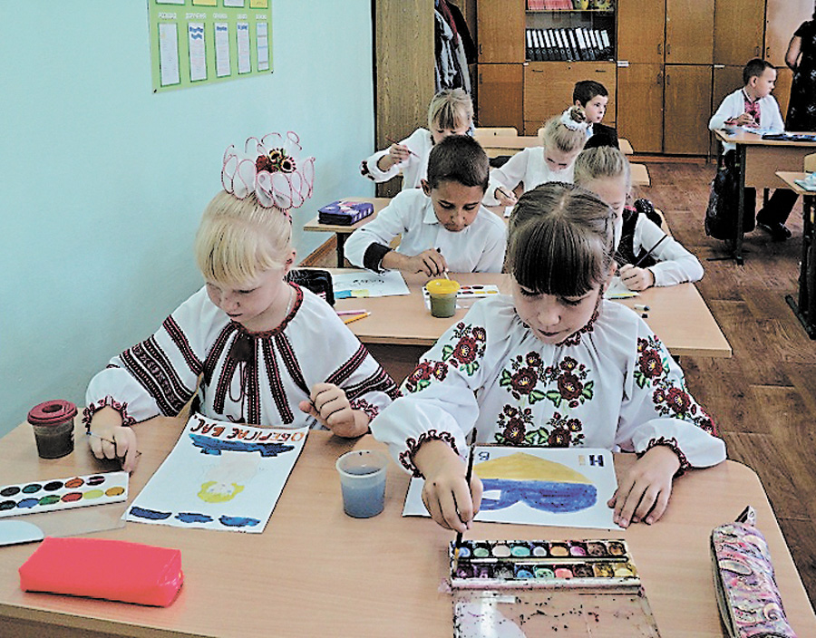Свою любов до рідної землі дітям найкраще вдається передати через малюнки. Фото з сайту energoatom.kiev.ua