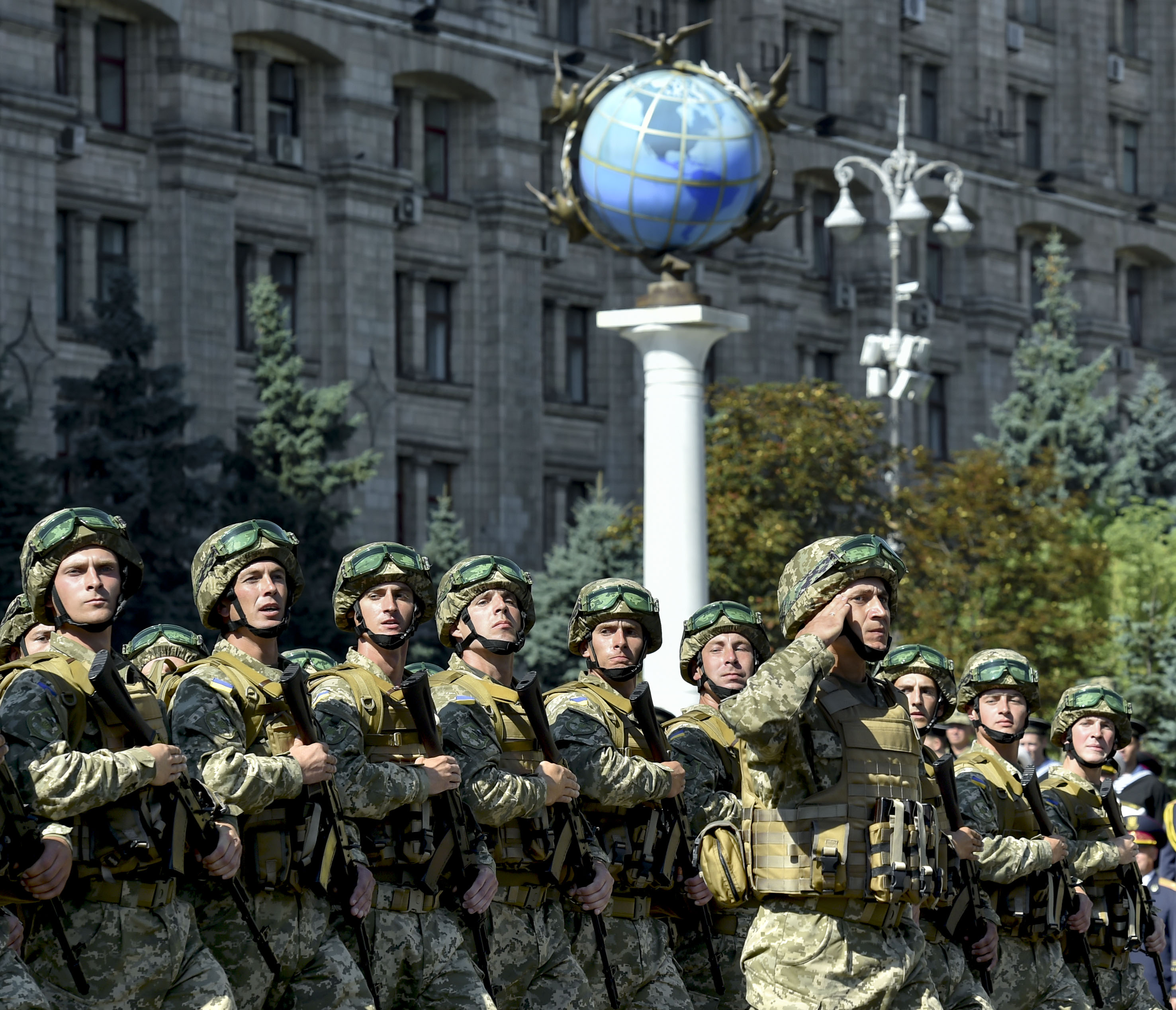 Сучасна армія — запорука мирного майбутнього. Фото Миколи ЛAЗAРЕН