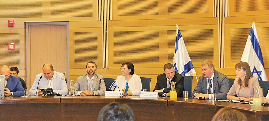 Міністр Кабінету Міністрів Ганна Онищенко (праворуч) використає ізраїльський досвід у підвищенні ефективності роботи Секретаріату КМУ. Фото надане КМУ