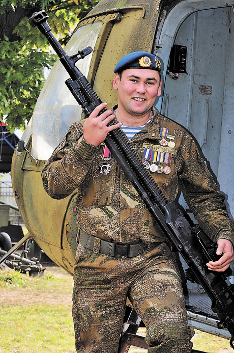 Юрій Величко служив у 80-й окремій десантно-штурмовій бригаді, пізніше – у 81-й окремій аеромобільній бригаді. Старший солдат, кіборг. Фото Валерія МЕЛЬНИКА