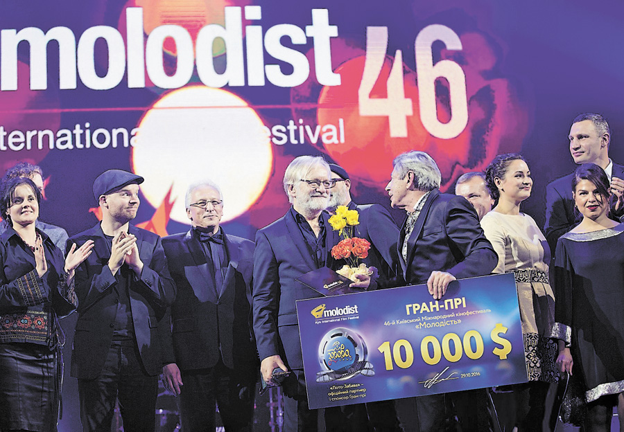 Найвище визнання фестивалю і сертифікат на 10 тисяч доларів отримав польський фільм, де в головній ролі знявся Анджей Северин (у центрі). Фото УНIAН