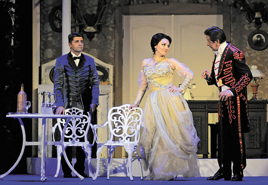 На цій сцені головна героїня оперети Імре Кальмана Валерія Туліс таки знайшла своє справжнє кохання! Фото УНIAН