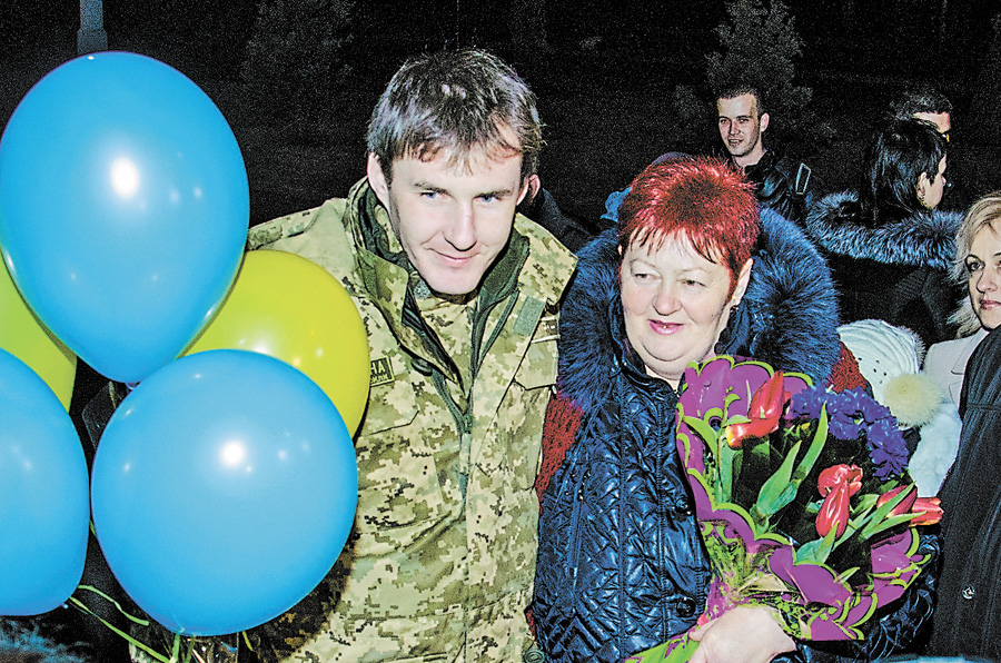 Вадим Кирпиченко з мамою Надією Леонідівною. Фото надані прес-службою Дніпропетровської ОДА