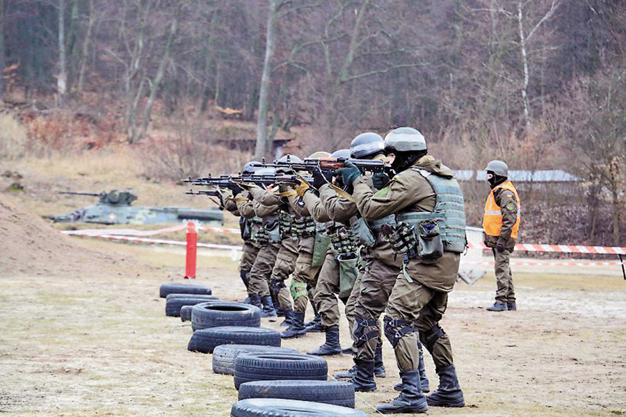 У процесі навчання сучасних солдатів чимало часу приділяють вогневій підготовці. Фото з сайту mediarnbo.org 