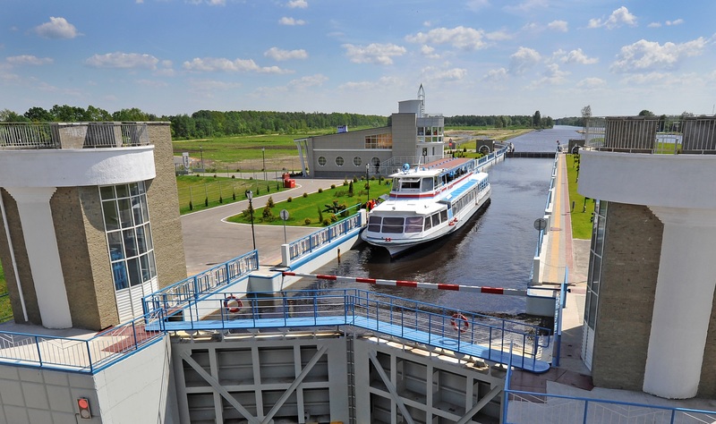 Чи побачимо ці кораблі на Дніпрі, визначать економічна й екологічна експертизи. Фото з сайту eu-belarus.net