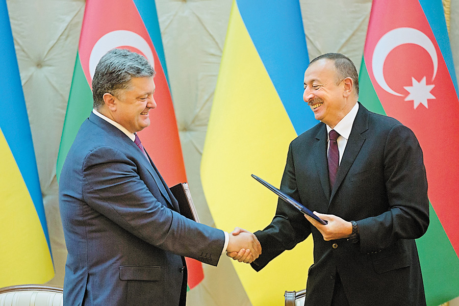 Серед іншого президенти домовилися відродити проект «Одеса — Броди» для транспортування нафти до Європи. Фото Михайла ПАЛІНЧАКА